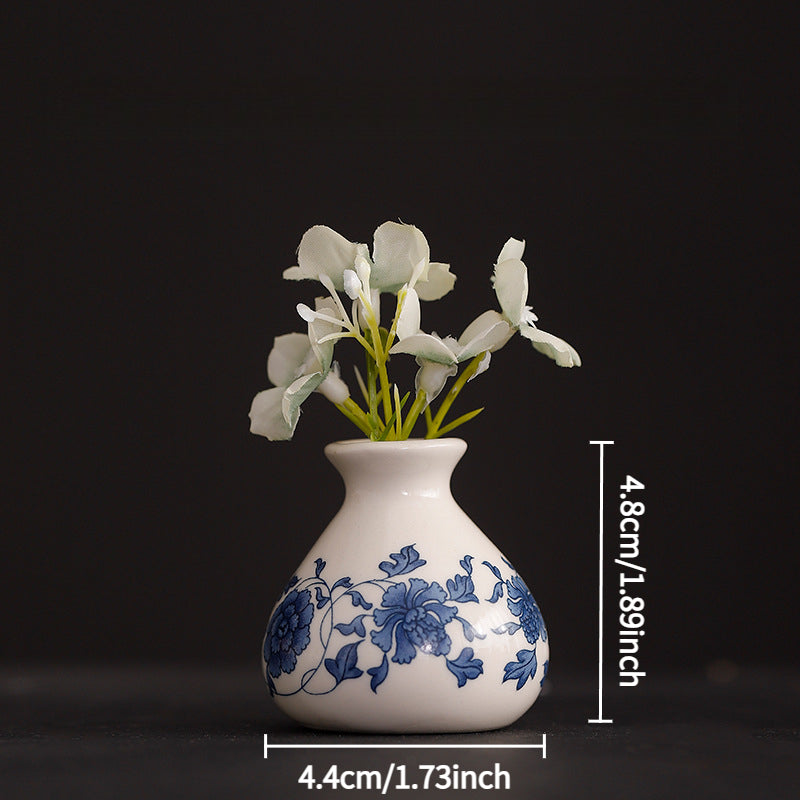 A Set of 8 Mini Vintage Blue And White Porcelain Vases, Creatively Designed for Desktop Decoration, Suitable for Home, Office, Or Party Decor, Making It an Ideal Holiday Gift