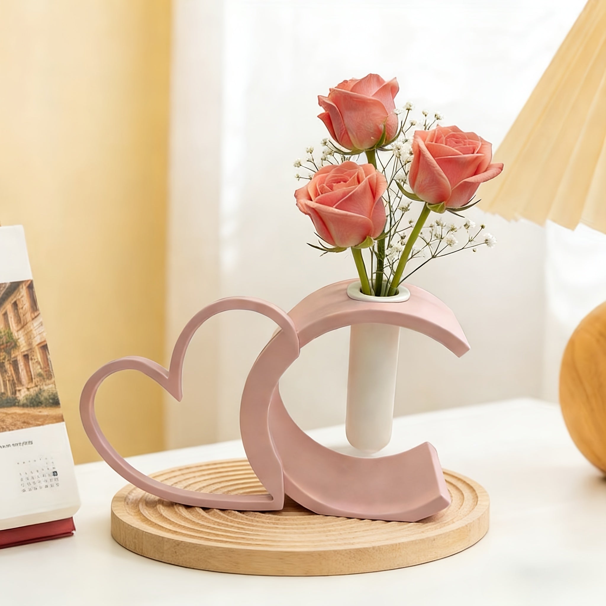 2pcs Heart Shaped Hollow Vase - Hollow Heart Design Plastic Vase Suitable for Small Bouquets, Roses, Tulips, Tabletop Centerpiece for Decor, Wedding,, for Table Centerpiece, Hollow Vase for Floral Arrangements