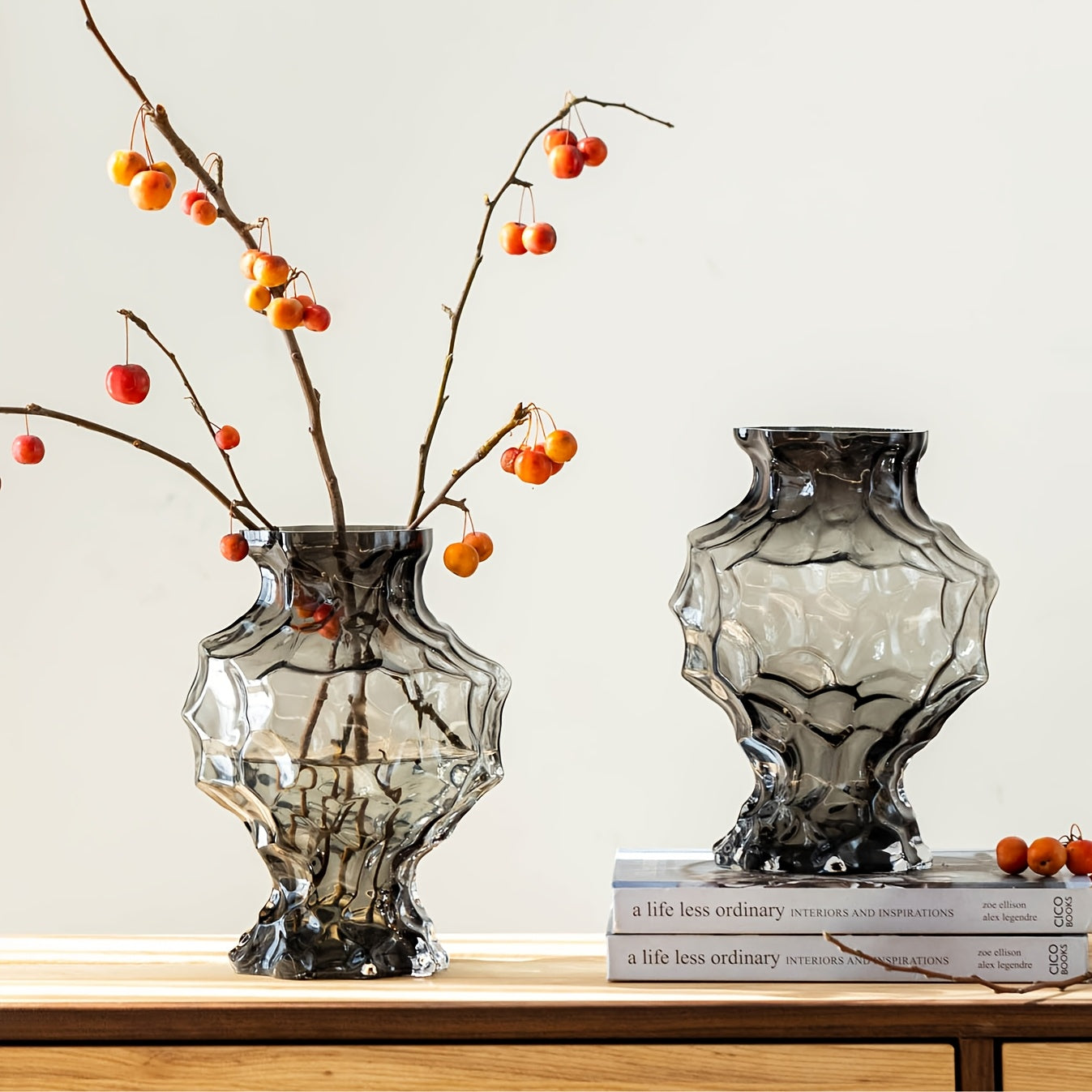 Elegant Transparent Glass Vase for Hydroponic Flower Arrangements, Perfect for Decorating Your Living Room Table