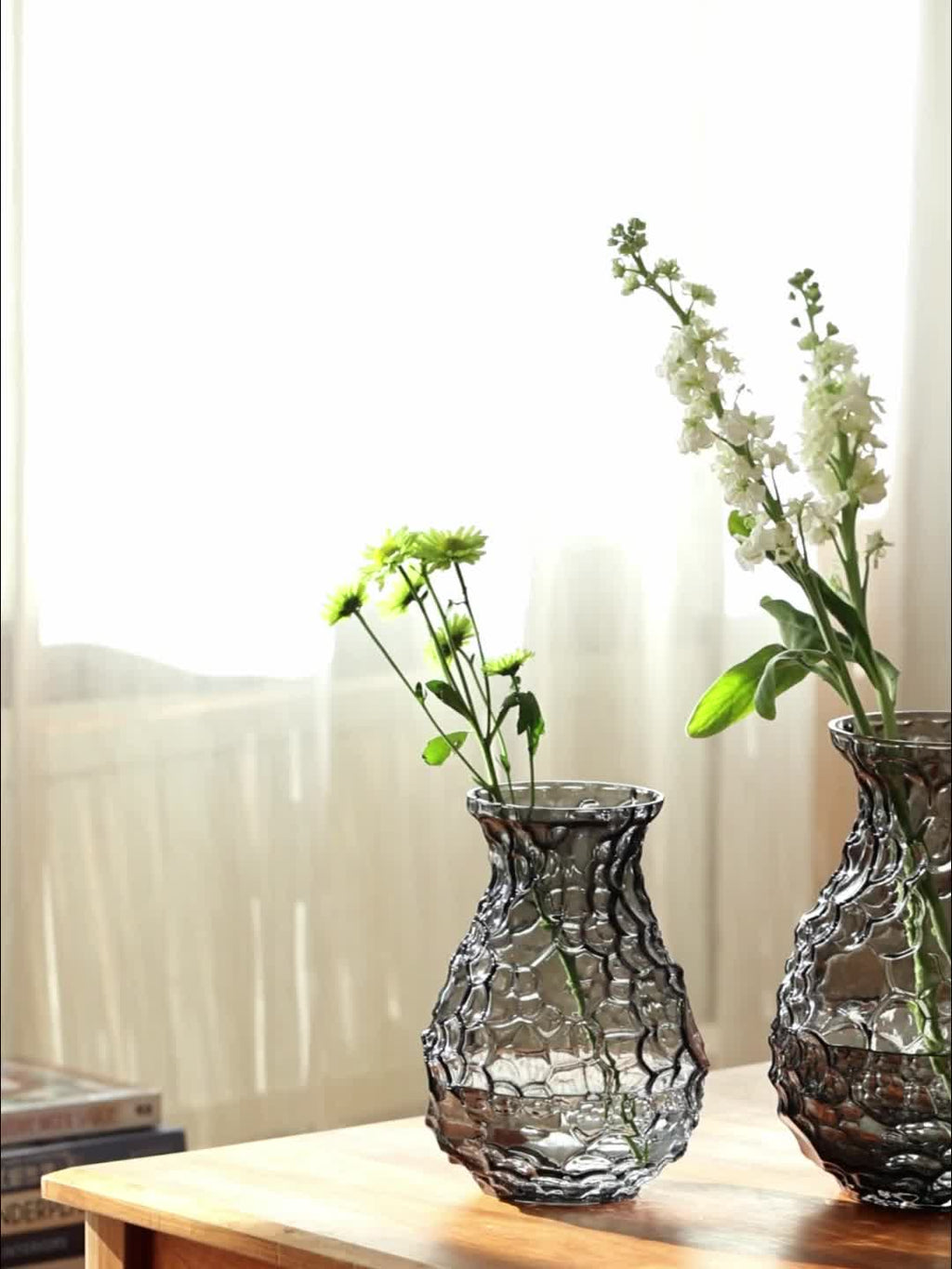 Elegant Transparent Glass Vase for Hydroponic Flower Arrangements, Perfect for Decorating Your Living Room Table