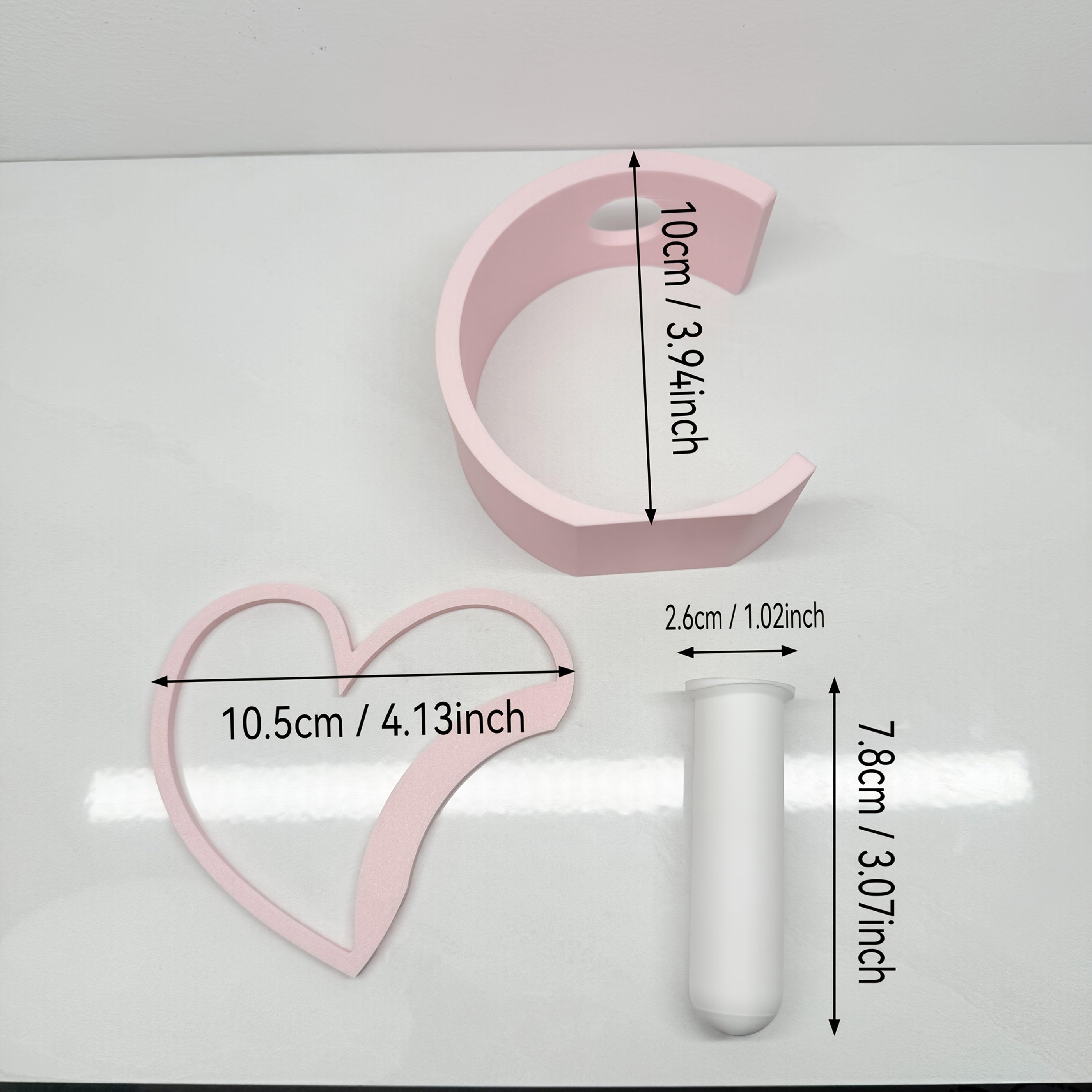 2pcs Heart Shaped Hollow Vase - Hollow Heart Design Plastic Vase Suitable for Small Bouquets, Roses, Tulips, Tabletop Centerpiece for Decor, Wedding,, for Table Centerpiece, Hollow Vase for Floral Arrangements